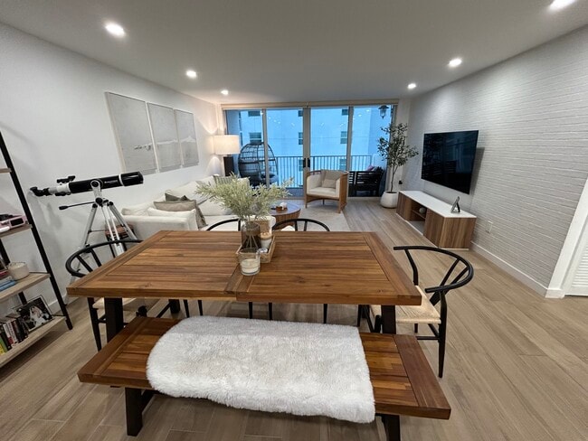 Building Photo - 5838 Collins Ave