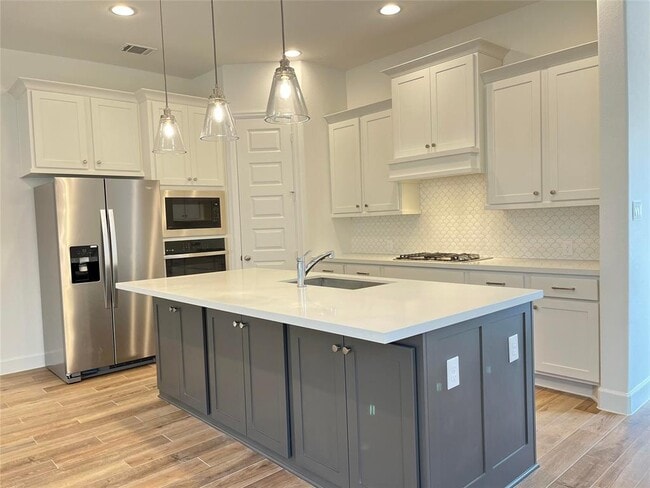Building Photo - 29418 Pearwood Dr