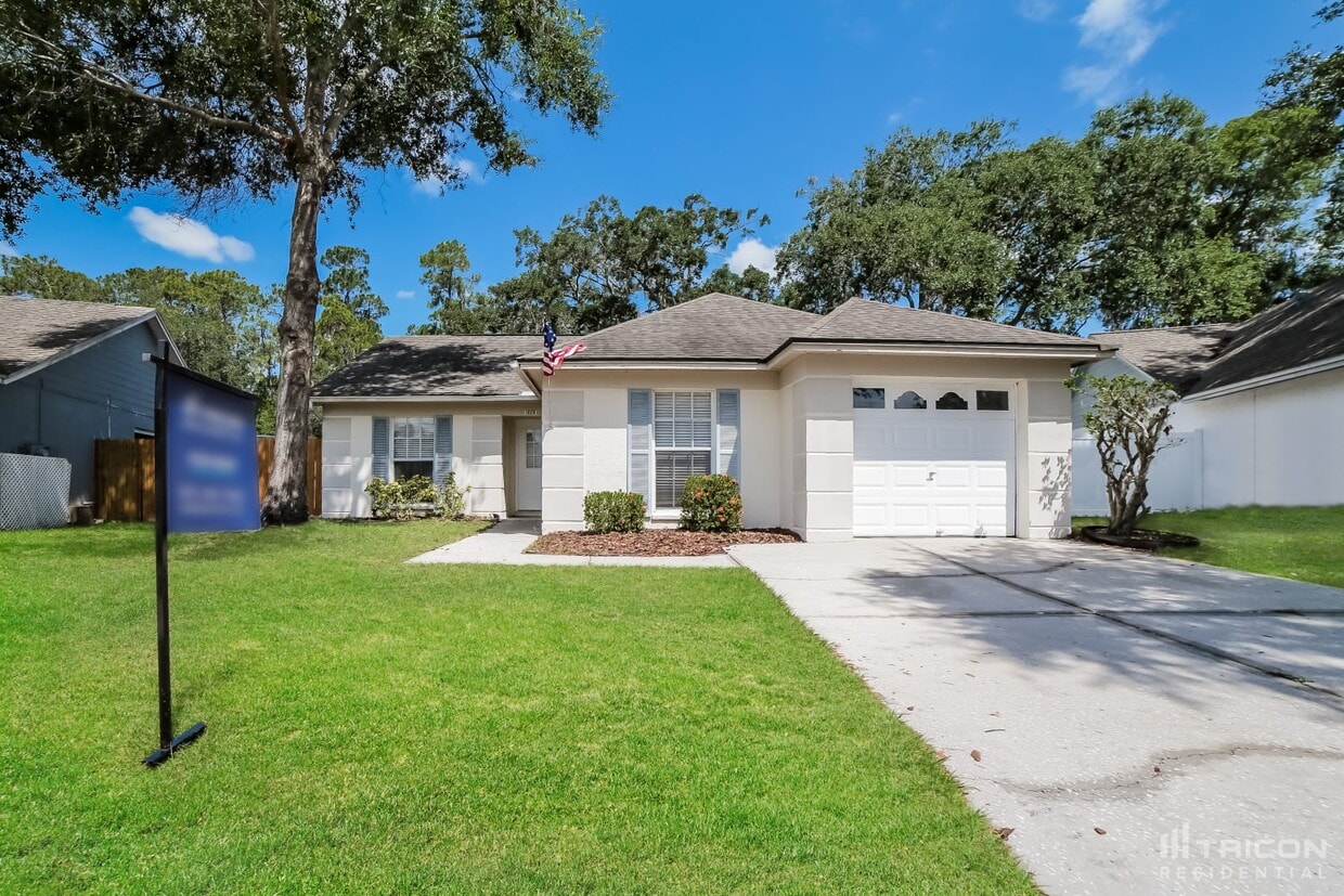 Foto principal - 1028 Hardwood Dr