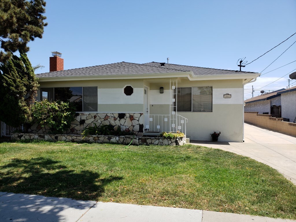4084 W 134th St, Hawthorne, CA 90250
