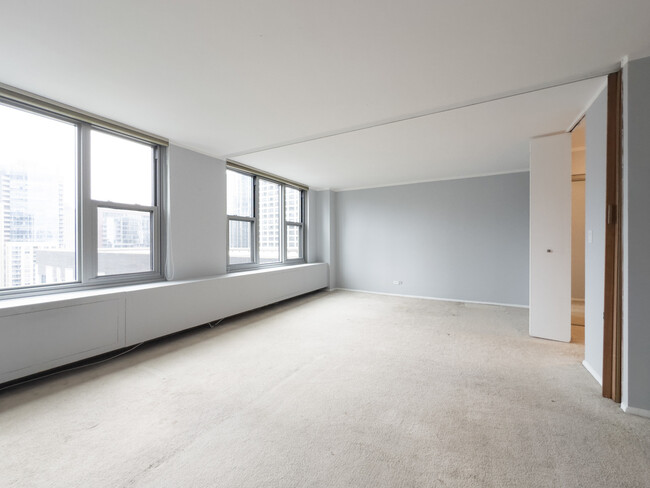 Building Photo - 400 E Randolph St