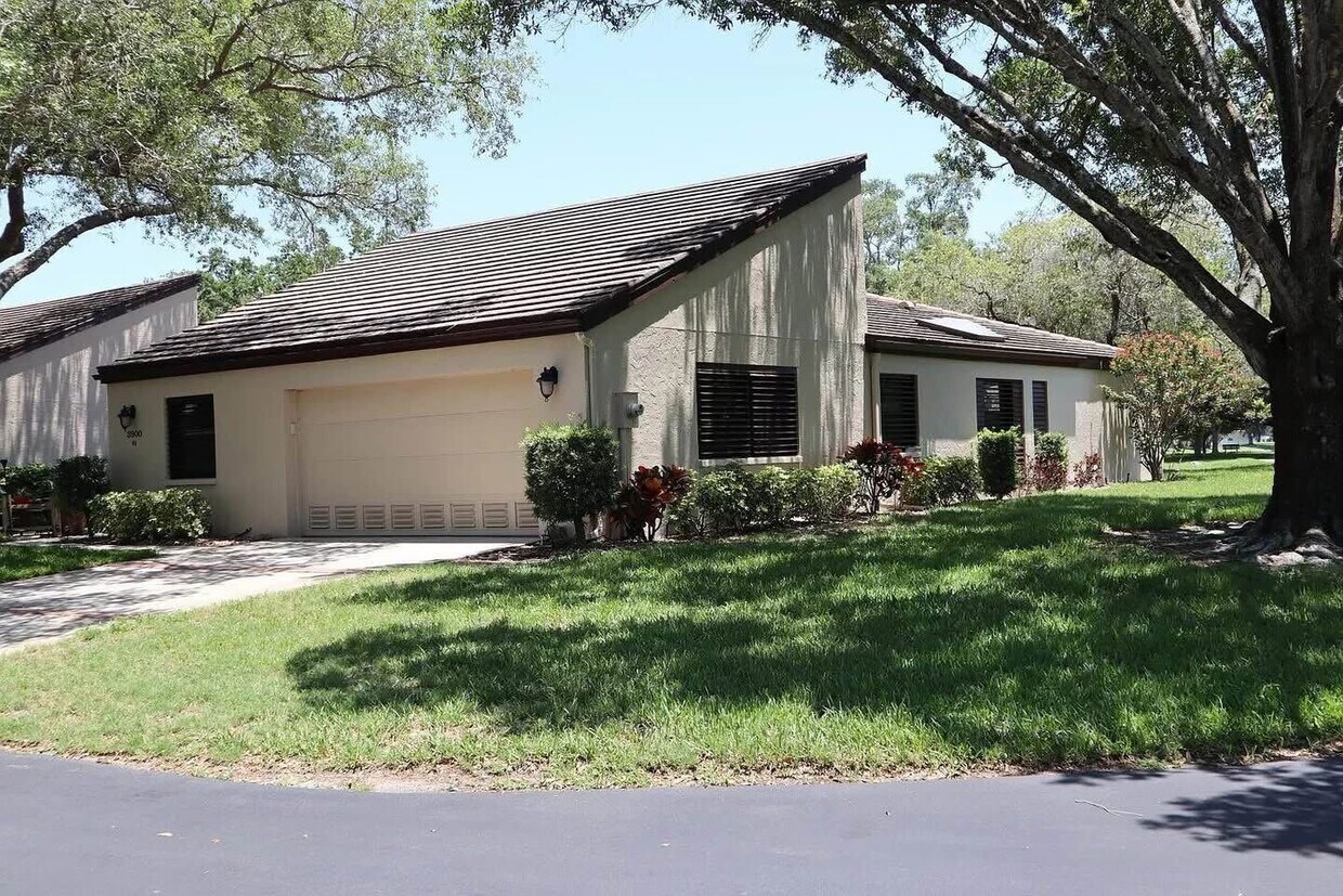 Primary Photo - 3900 Glen Oaks Manor Dr