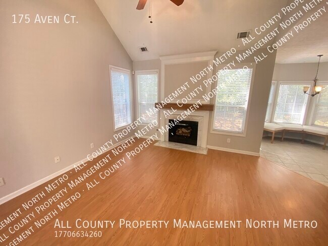 Building Photo - Large Avensong home in cul de sac