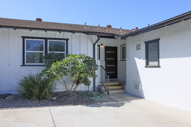 Building Photo - 8751 Chantilly Ave