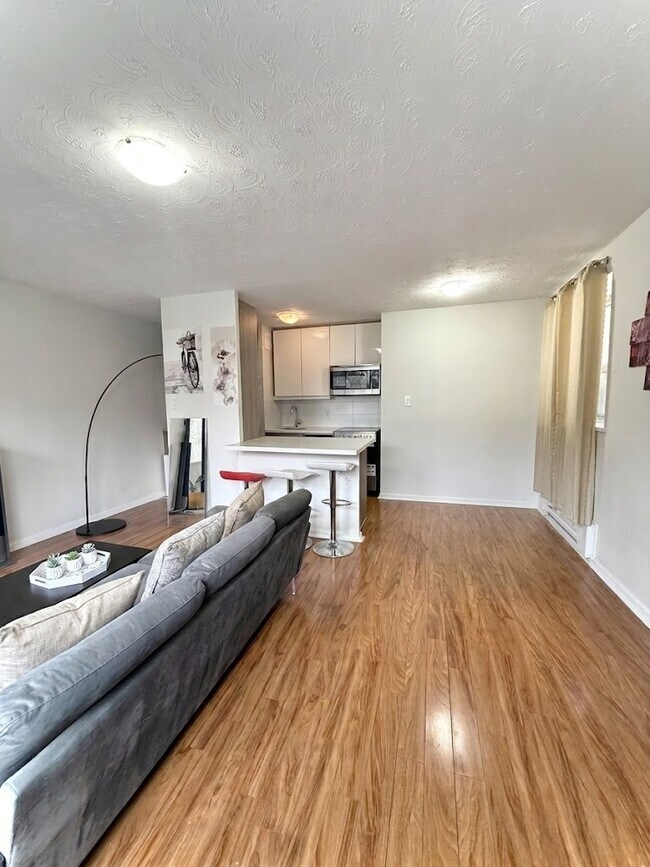 Photo du bâtiment - 140 Springhurst Ave