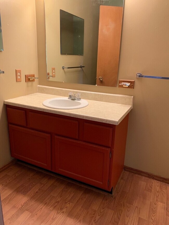 Foto del edificio - 2 Bedroom 2 Bathroom Condo Close to Campus!