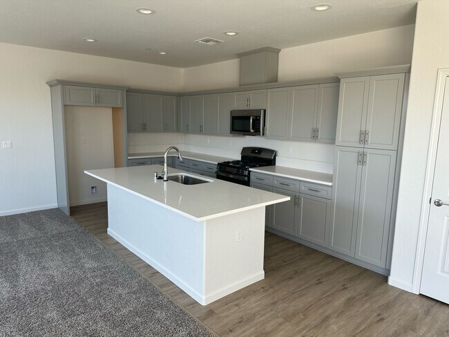 Foto del edificio - 1103 W. PAYSON AVE. - 3 BEDROOM 2.5 BATHRO...