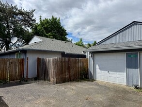 Building Photo - 2583 NE Crocus Ct