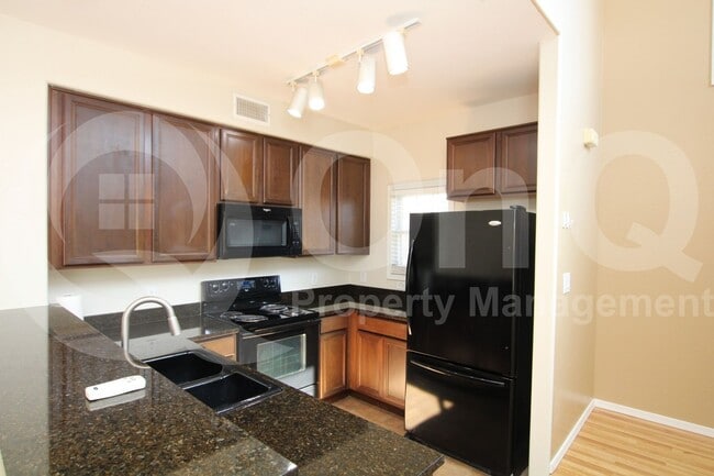 Building Photo - 1366 S Sabino Dr