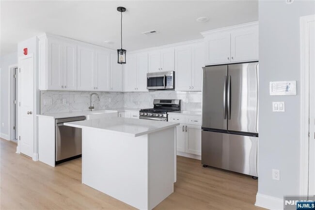 Building Photo - 110 Madison St