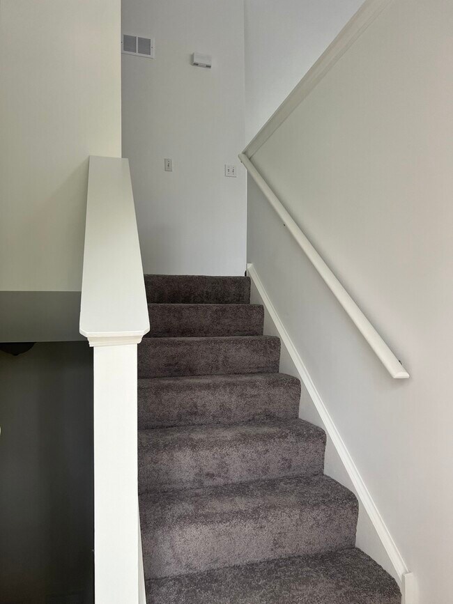 Foto del edificio - 295 Holiday Ln