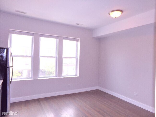 Building Photo - 4044 N Milwaukee Ave