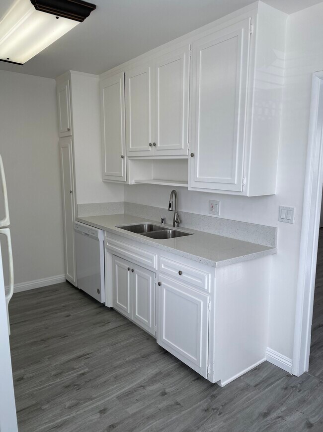 Kitchen counter - 1337 19th St