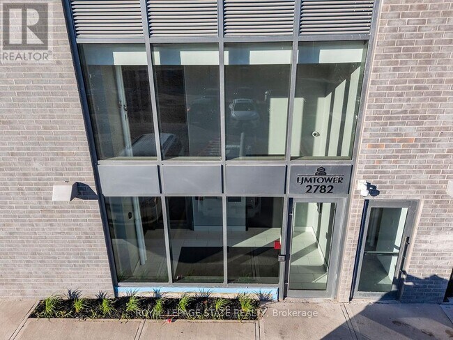 Building Photo - 2782 Barton St E