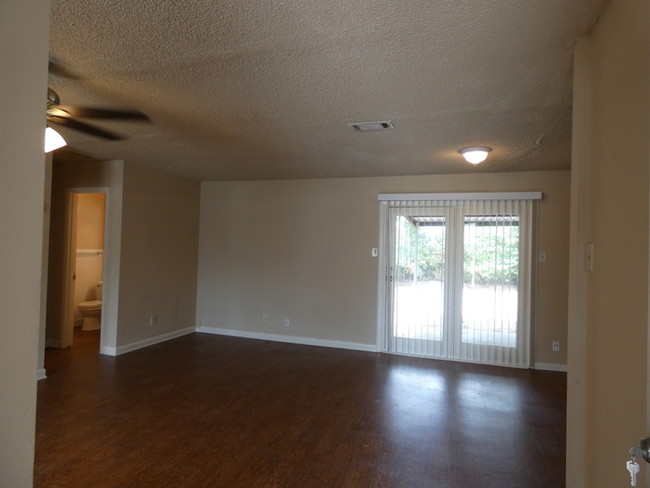 Foto del edificio - Recently updated 3/2/2 home in Haltom City!