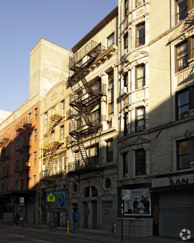 Building Photo - 158 Rivington St