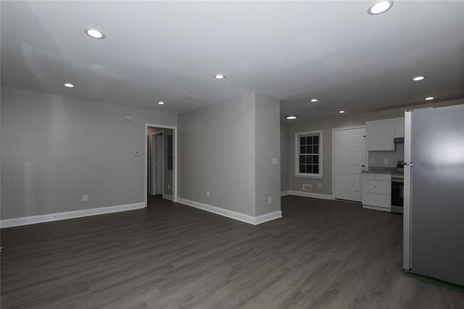 Building Photo - 157 Polar Rock Dr SW