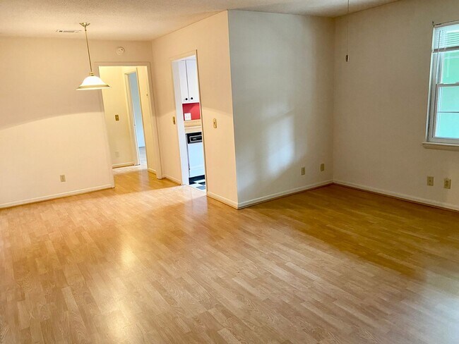 Building Photo - 544 Wimbledon Ct