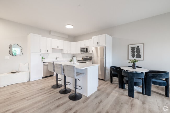 1BR, 1BA - 721SF - Dining Room - Briggs Crossing