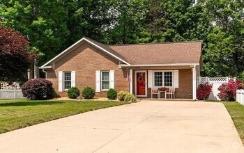 Building Photo - 1290 Pyrtle Dr