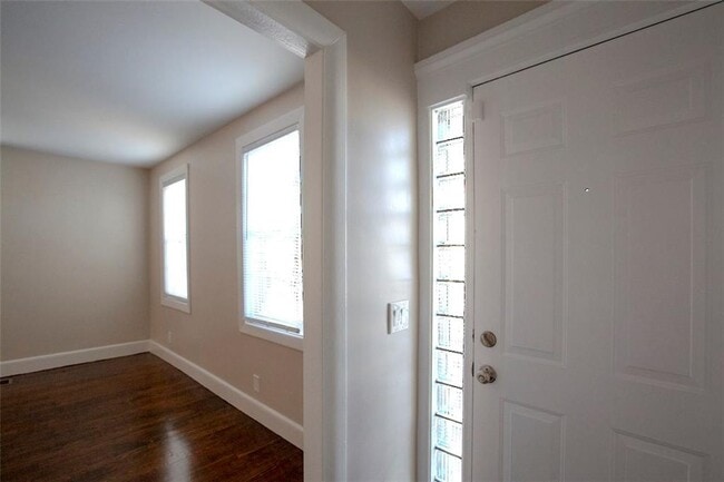Building Photo - 10 Ringgold St