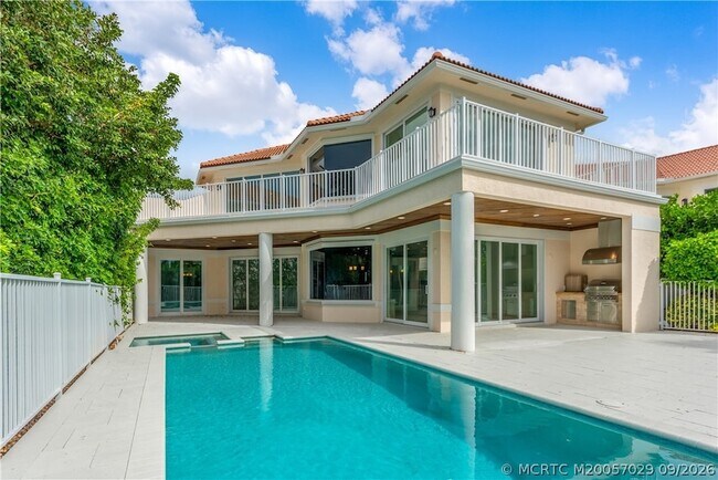 Building Photo - 6530 SE South Marina Way