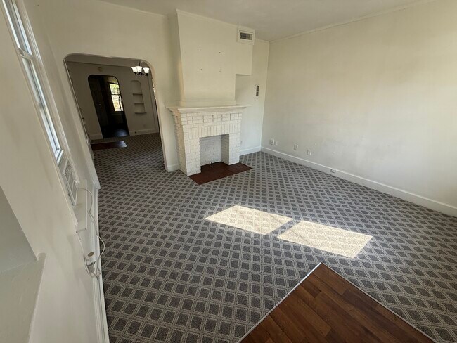 Foto del edificio - 344 Loeffler Ave