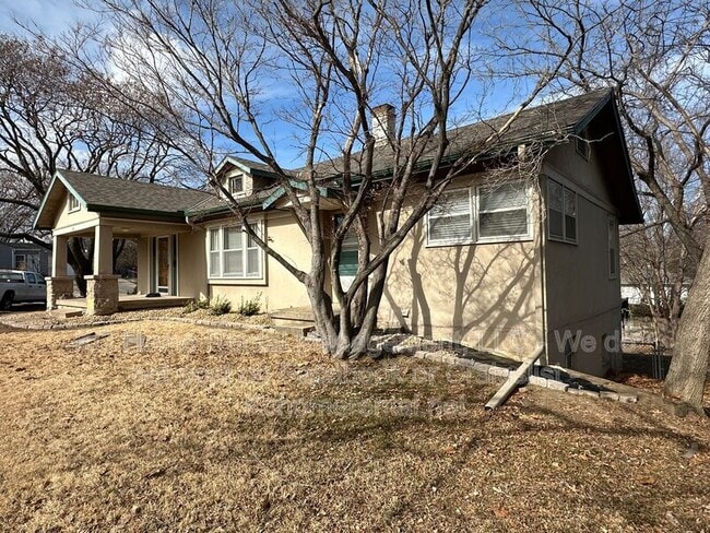 Building Photo - 10116 Johnson Dr