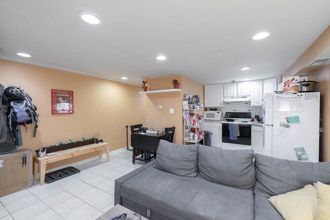 Foto del edificio - 128 Thomas St NW
