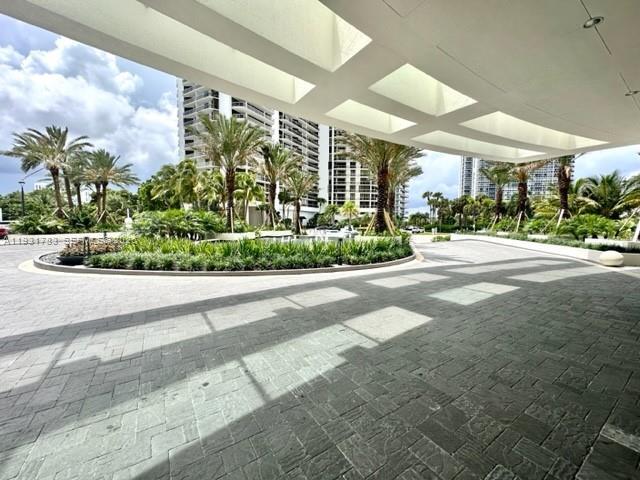 Foto del edificio - 20201 E Country Club Dr