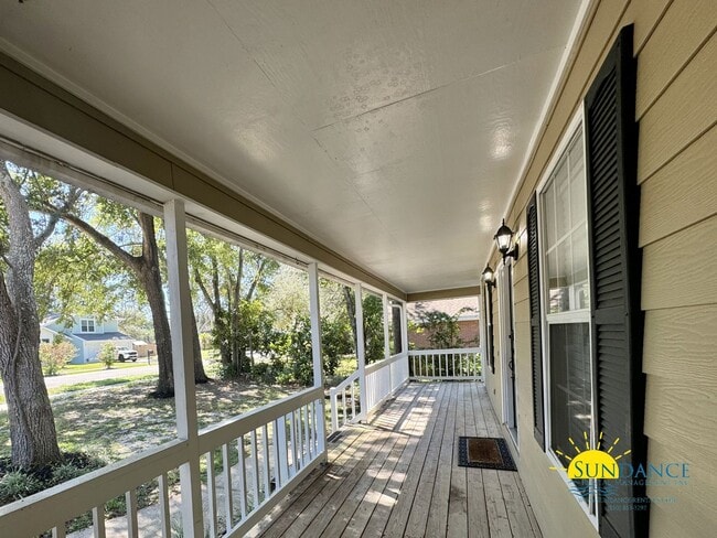 Building Photo - Beautiful 3 Bedroom Home Just Minutes From...