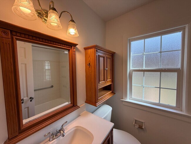 Building Photo - 2 Bedroom fenced yard with BONUS Room