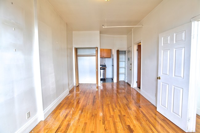Building Photo - 154 W 121st St
