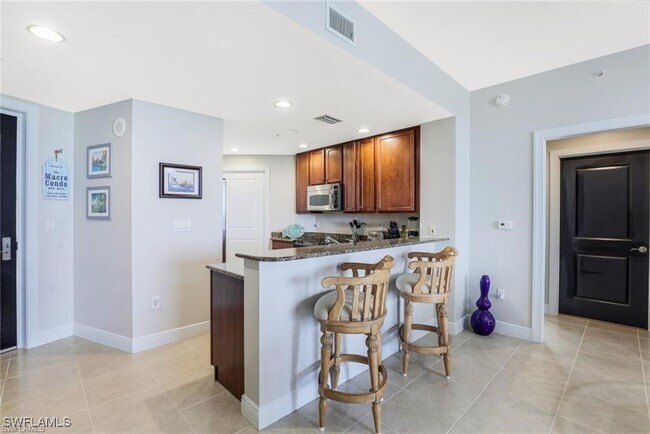 Foto del edificio - 5793 Cape Harbour Dr