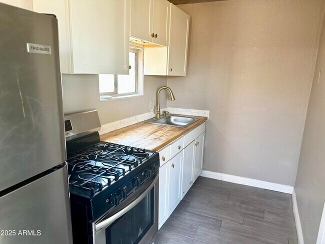Foto del edificio - 2135 W Hadley St