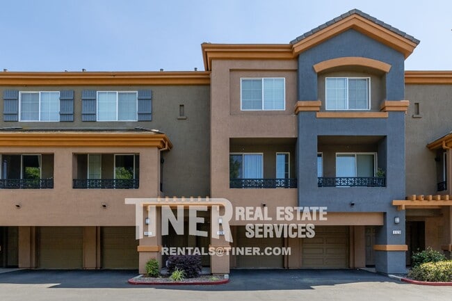 Building Photo - 2001 Club Center Dr