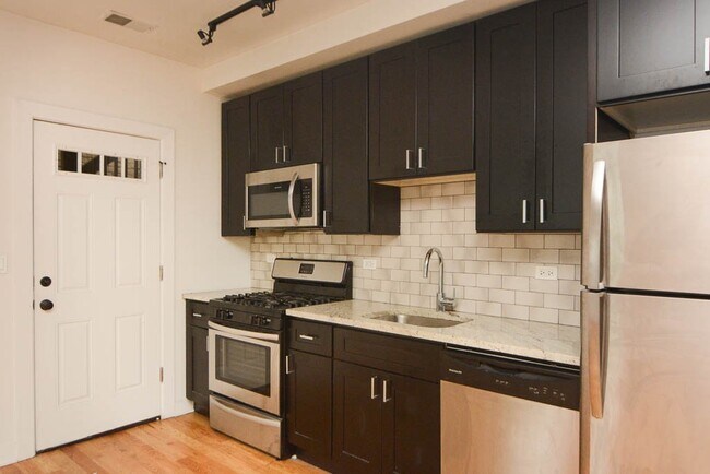 Foto del edificio - 2208 W Eastwood Ave