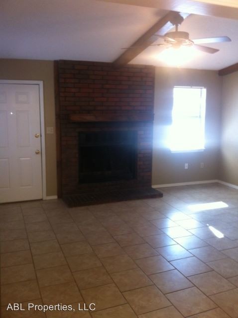 Building Photo - 2708-2710 Oakview Rd