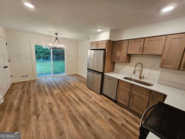 Building Photo - 105 Rose Ct