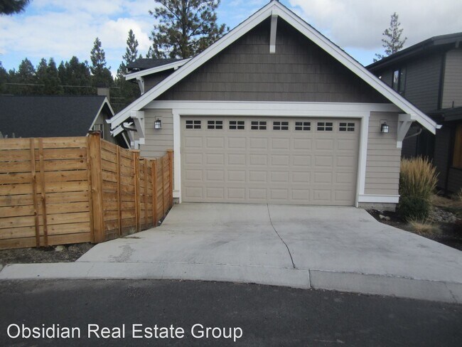 Foto del edificio - 3 br, 2.5 bath House - 2397 NW DROUILLARD AVE