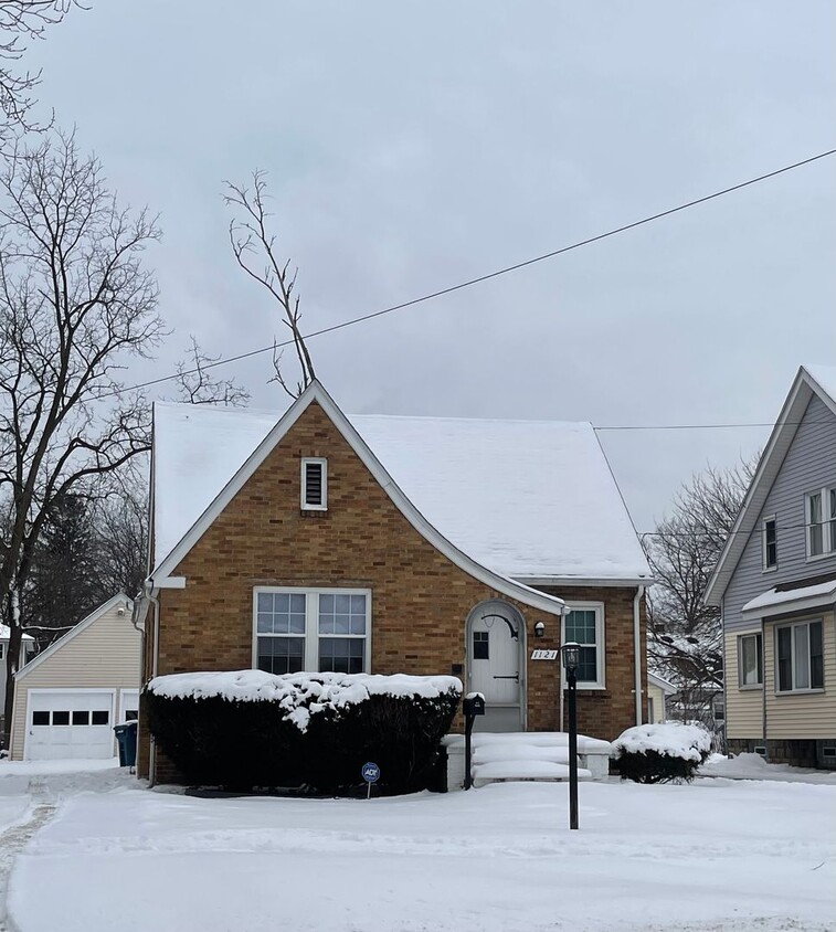 Primary Photo - Two Bedroom Home in Kalamazoo