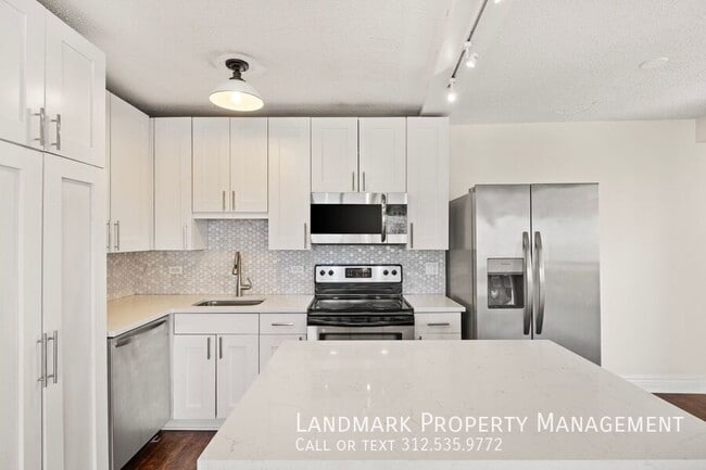 Foto del edificio - 2930 N Sheridan Rd