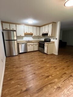 Building Photo - 1810 Skyline Dr