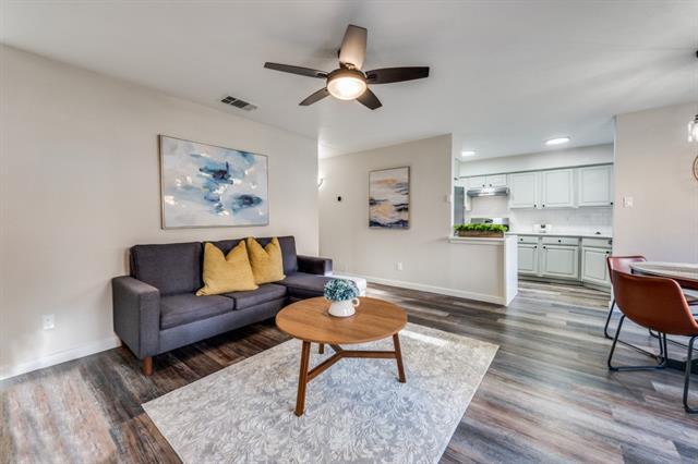 Foto del edificio - 2100 Rainbow Dr