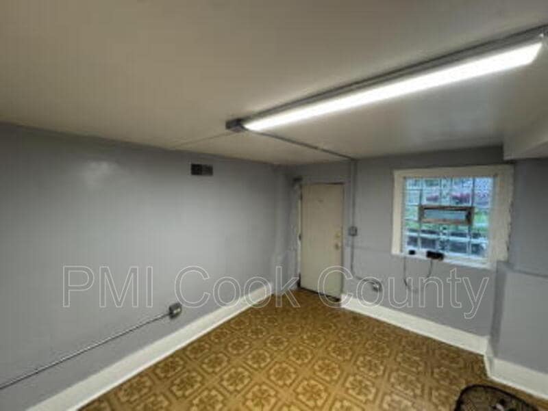 Building Photo - 1950 S Trumbull Ave