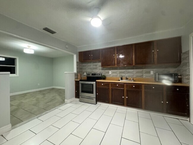 Foto del edificio - 711 E 129th Ave
