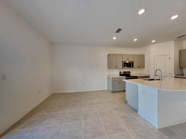 Building Photo - 215 River Front Way