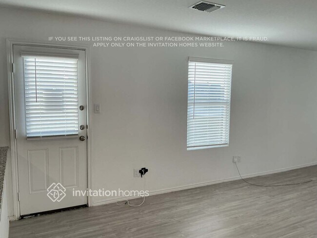 Foto del edificio - 6558 Runaway Row