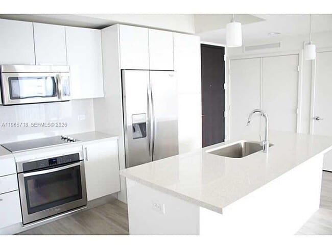 Foto del edificio - 999 SW 1st Ave