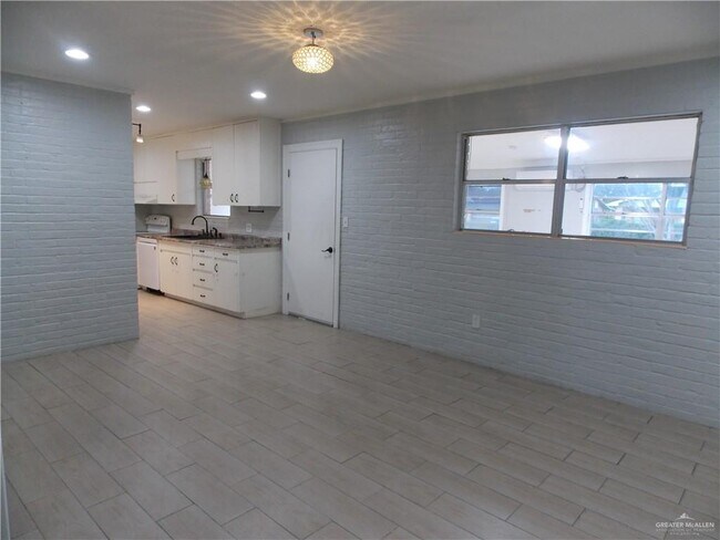 Foto del edificio - 15 W Daffodil Ave